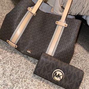 Micheal Kors Brown large tote with wallet